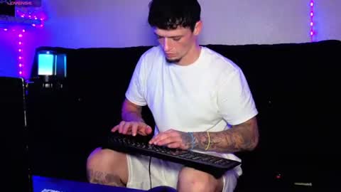 Snapshot of frankoafterdark chatting on 11.09.25 Franco online show from 11.09.25