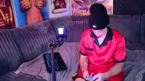 Snapshot of frankoafterdark chatting on 11.23.25 Franco online show from 11.23.25