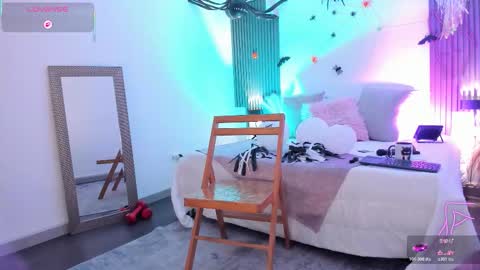 Snapshot of fransheskarossi chatting on 10.26.25 Fransheska online show from 10.26.25