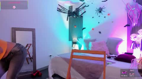 Snapshot of fransheskarossi chatting on 10.27.25 Fransheska online show from 10.27.25