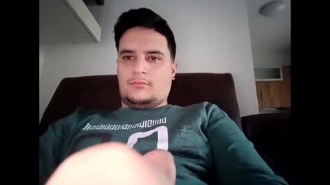 Snapshot of fraromeo2 chatting on 02.15.25 fraromeo2 online show from 02.15.25