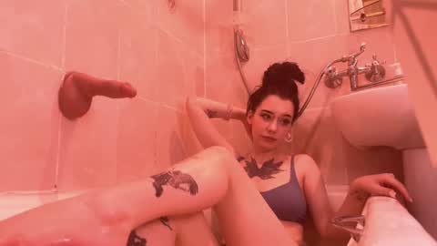 Snapshot of frau_basted chatting on 01.10.25 mistress Bastet and mintcola online show from 01.10.25