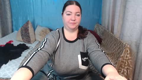 frau_becky online show from 02.20.25