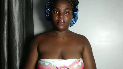 Snapshot of freakie_clit chatting on 12.10.24 pandora online show from 12.10.24