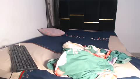 Snapshot of freakie_clit chatting on 01.02.25 pandora online show from 01.02.25