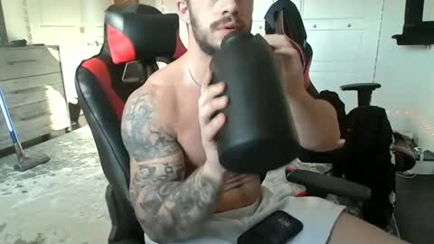 Snapshot of freakyfitking chatting on 01.12.25 freakyfitking online show from 01.12.25