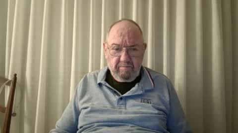 Snapshot of fredaldavid chatting on 12.19.24 David Fredal online show from 12.19.24