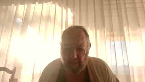 Snapshot of fredaldavid chatting on 10.28.25 David Fredal online show from 10.28.25