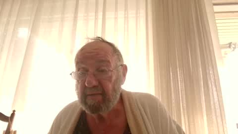 Snapshot of fredaldavid chatting on 10.29.25 David Fredal online show from 10.29.25