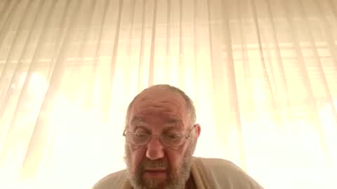 Snapshot of fredaldavid chatting on 10.30.25 David Fredal online show from 10.30.25