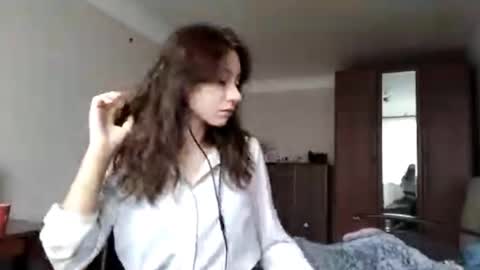 Mia online show from 10.22.25