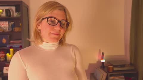 Snapshot of french_devotion chatting on 01.14.25 Louise or Lou 3 online show from 01.14.25