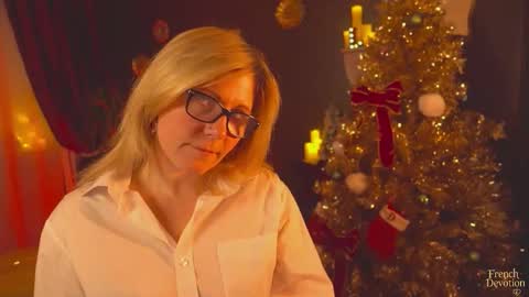 Snapshot of french_devotion chatting on 12.05.25 Louise or Lou 3 online show from 12.05.25