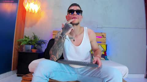 Snapshot of french_sexx chatting on 01.21.25 Xavier online show from 01.21.25