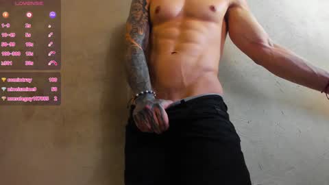 Snapshot of french_sexx chatting on 01.25.25 Xavier online show from 01.25.25