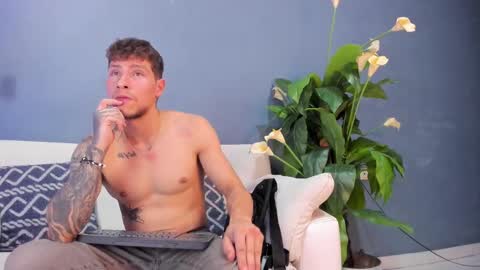 Snapshot of french_sexx chatting on 10.03.25 Xavier online show from 10.03.25