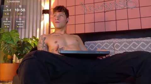 Snapshot of french_sexx chatting on 10.12.25 Xavier online show from 10.12.25