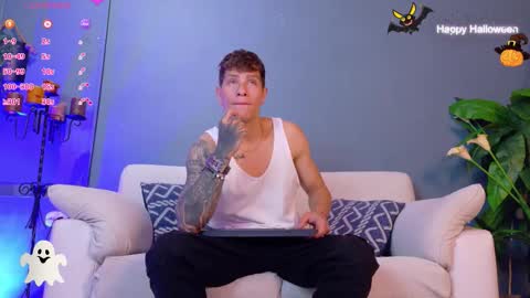 Snapshot of french_sexx chatting on 10.16.25 Xavier online show from 10.16.25