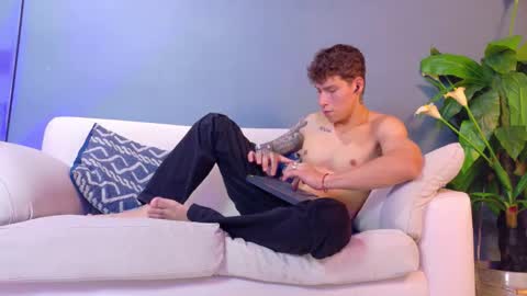 Snapshot of french_sexx chatting on 10.20.25 Xavier online show from 10.20.25