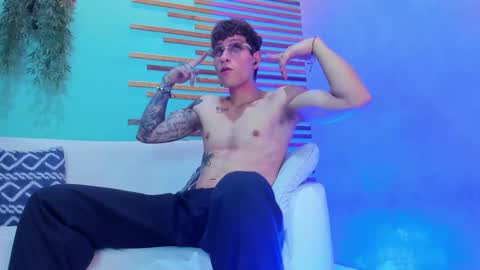 Snapshot of french_sexx chatting on 11.18.25 Xavier online show from 11.18.25