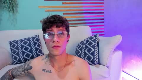 Snapshot of french_sexx chatting on 11.28.25 Xavier online show from 11.28.25