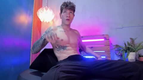 Snapshot of french_sexx chatting on 11.30.25 Xavier online show from 11.30.25