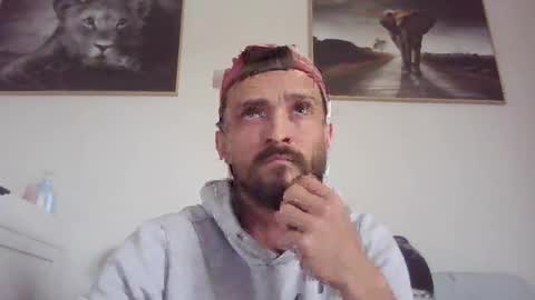 Snapshot of french_truck chatting on 04.25.26 french_truck online show from 04.25.26