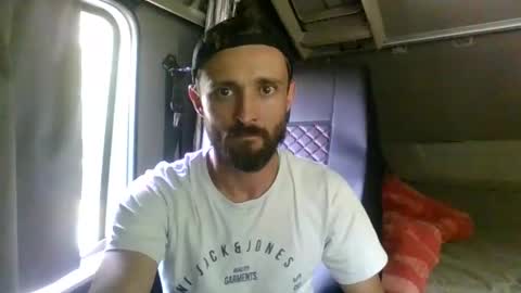 Snapshot of french_truck chatting on 05.13.26 french_truck online show from 05.13.26