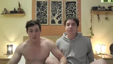 Snapshot of frenchhornybibs chatting on 02.09.25 French Horny Bibs online show from 02.09.25