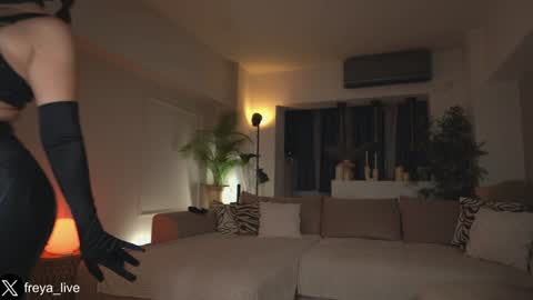 Snapshot of freya_ chatting on 10.30.25 Freya online show from 10.30.25