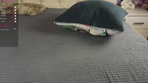 Snapshot of freyabyrne chatting on 10.10.25 Freya online show from 10.10.25