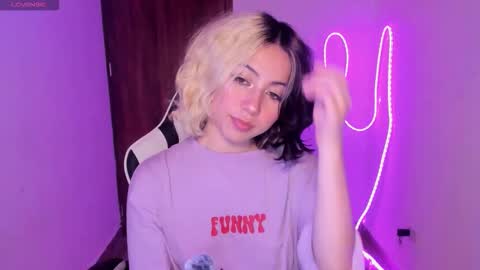 Snapshot of frida_lassi_ chatting on 11.26.25 frida_lassi_ online show from 11.26.25