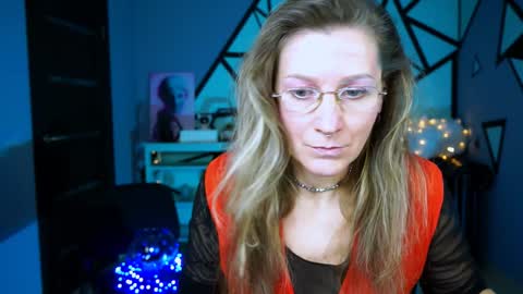 Frida Tander online show from 12.26.24