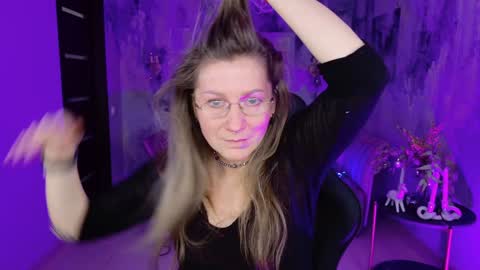 Frida Tander online show from 01.01.25