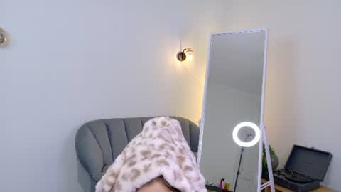 Snapshot of frie_moorr chatting on 07.16.26 Frie online show from 07.16.26