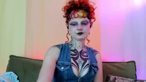 Snapshot of friskyflowers chatting on 04.29.26 cherry online show from 04.29.26