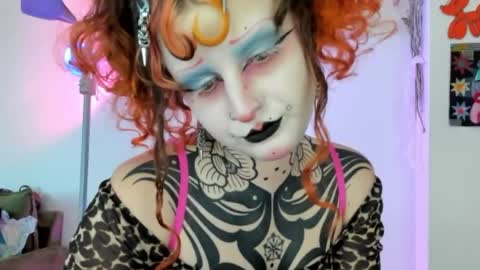 Snapshot of friskyflowers chatting on 05.18.26 cherry online show from 05.18.26
