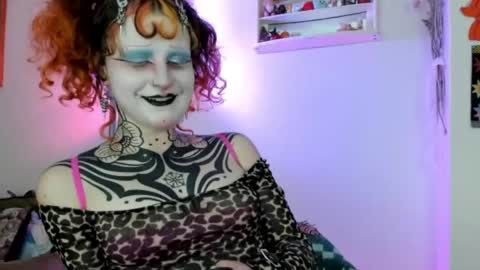 Snapshot of friskyflowers chatting on 05.18.26 cherry online show from 05.18.26