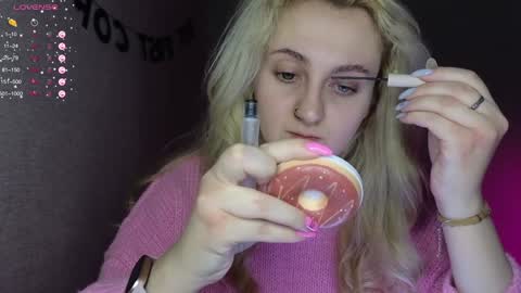 Snapshot of frosty_blueberries4 chatting on 12.11.24 ANA online show from 12.11.24