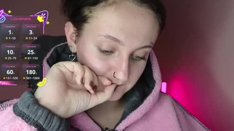 Snapshot of frosty_blueberries4 chatting on 10.30.25 ANA online show from 10.30.25