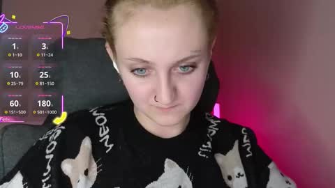 Snapshot of frosty_blueberries4 chatting on 11.06.25 ANA online show from 11.06.25