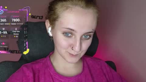 Snapshot of frosty_blueberries4 chatting on 11.06.25 ANA online show from 11.06.25