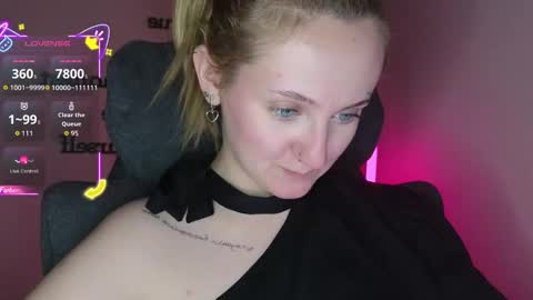 Snapshot of frosty_blueberries4 chatting on 11.28.25 ANA online show from 11.28.25