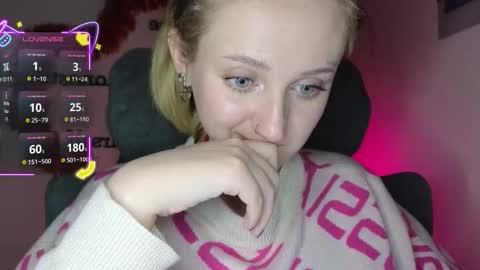 Snapshot of frosty_blueberries4 chatting on 12.13.25 ANA online show from 12.13.25