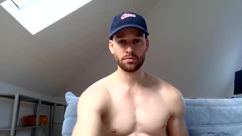 Snapshot of frozenyoga chatting on 09.26.25 frozenyoga online show from 09.26.25