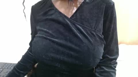 fruity28 online show from 11.17.25