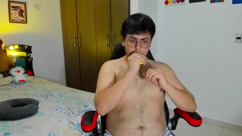 Snapshot of fuck_blow chatting on 12.20.25 uwu online show from 12.20.25