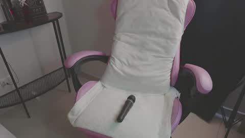 Noface -IDEPENDENT MODEL- online show from 04.24.26