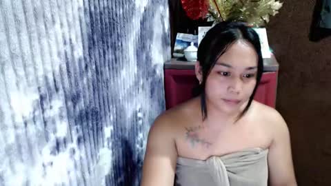 ITS ME CRYSTAL online show from 05.12.26