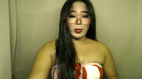 Snapshot of fuckinghotdoll chatting on 12.04.25 kim online show from 12.04.25